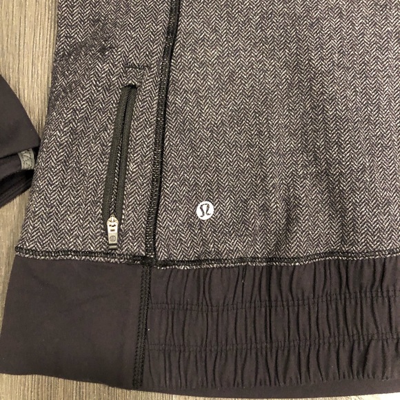 Lululemon Think Fast Hoodie
Heathered Herringbone Heathered Black Black / Black - Picture 6 of 10